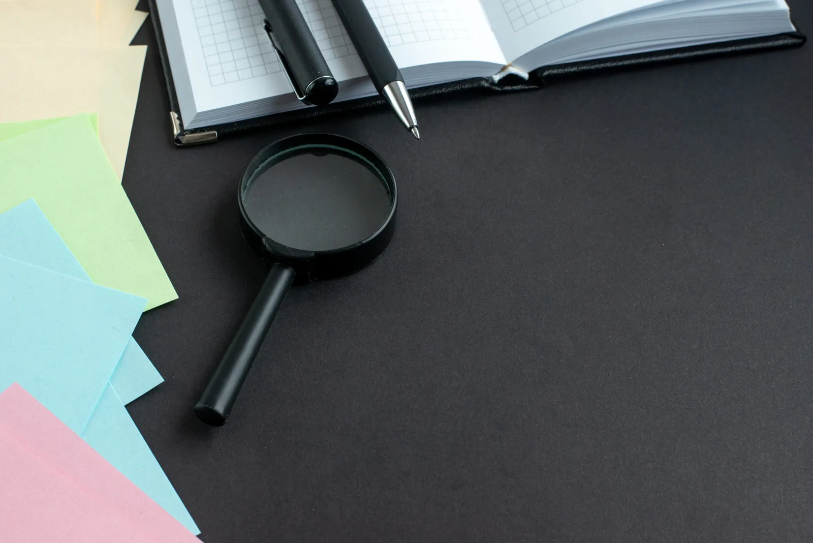 Qual a diferença entre um investigador particular e um investigador policial?